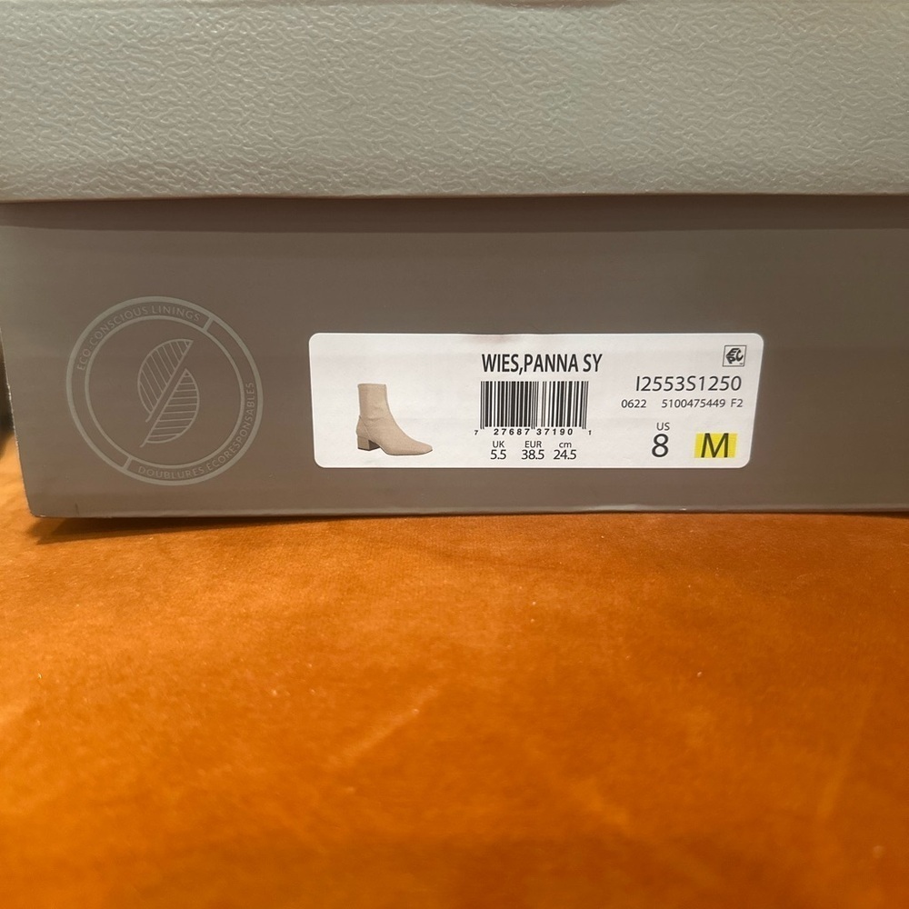 New in Box Franco Sarto Cream Ankle Booties Side Zip  Versatile Neutral Sz 8 - Picture 6 of 7